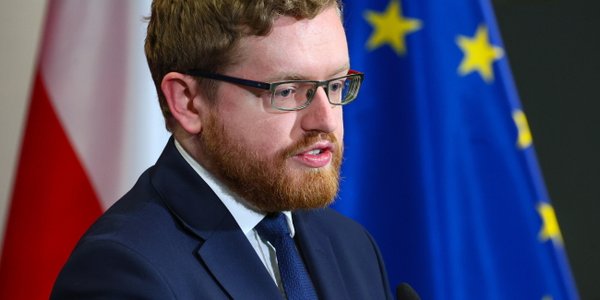 AI Act nie znika, ale Unia daje firmom więcej czasu