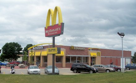 Kanada: Ciężarna zamówiła kawę w McDonald's. Dostała środek czyszczący