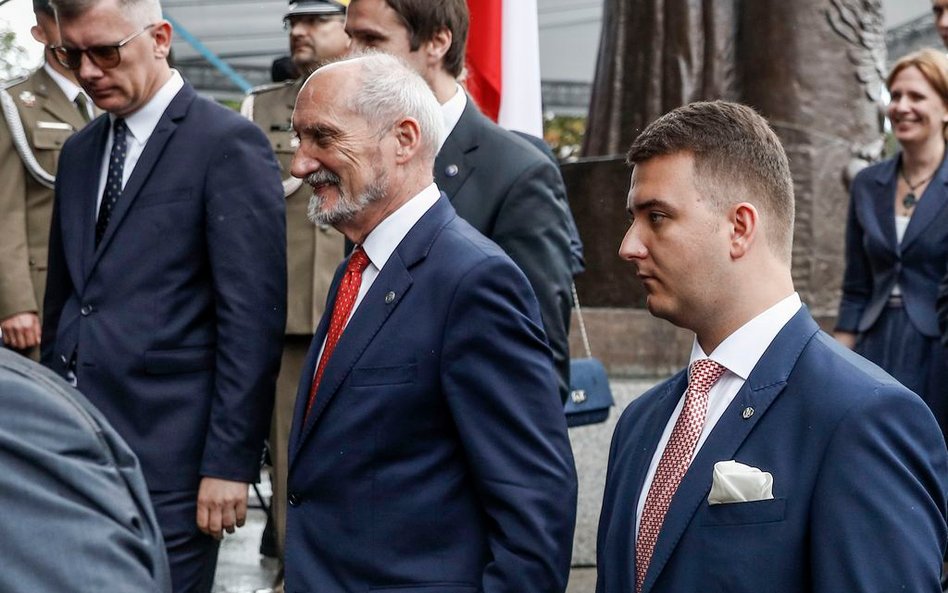 Wojna z dezinformacją na miarę możliwości Bartłomieja Misiewicza