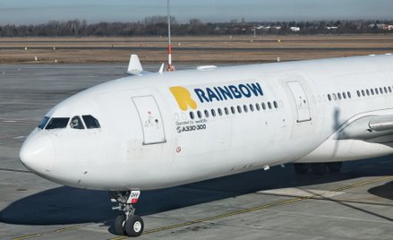 Klientów biura podróży zwoził między innymi samolot z logotypem biura podróży na kadłubie