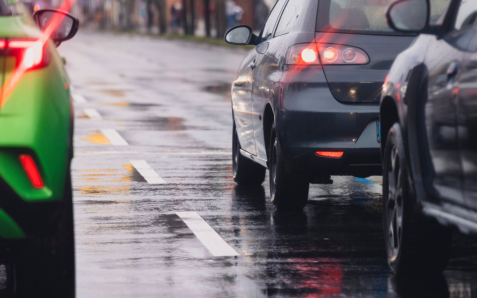 Fiskus chce opodatkować zwrot wydatków na auto od ośrodka pomocy
