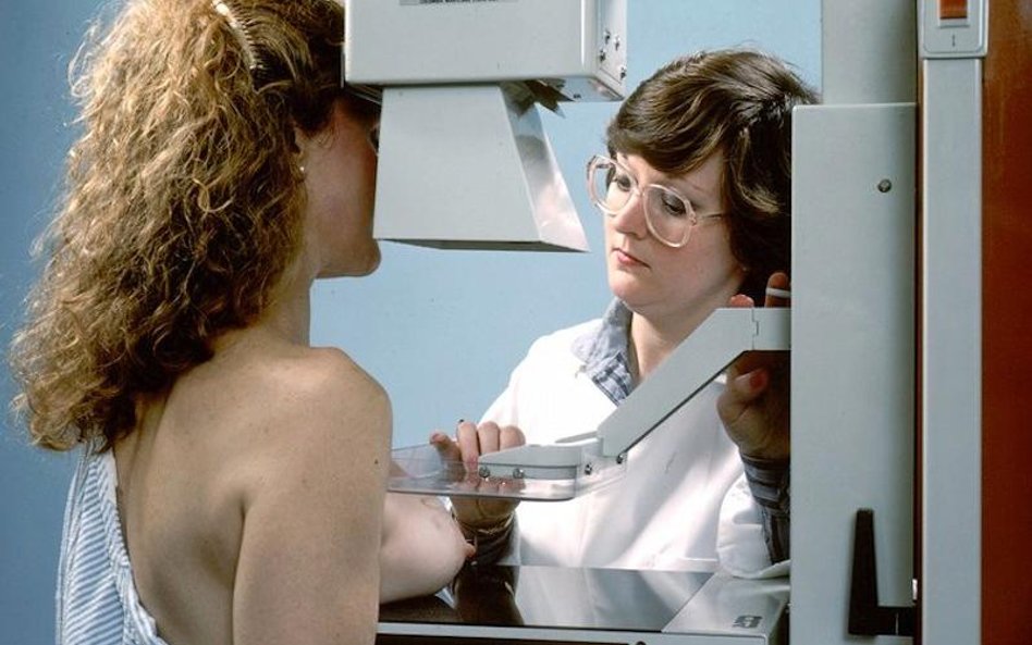 Przydatność mammografii w diagnostyce raka sutka młodszych kobiet jest podważana.