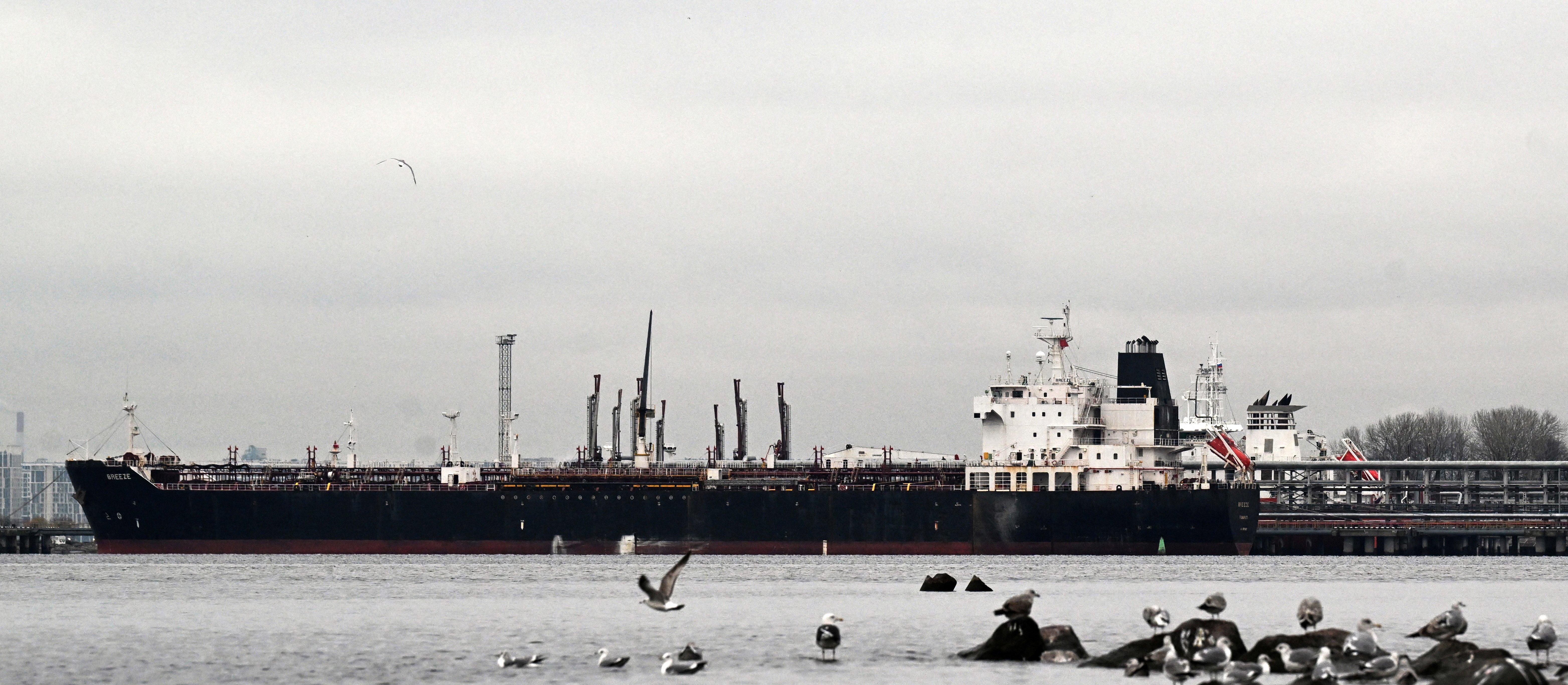 Rosyjska ropa szuka kupców. Tankowce utknęły pod Omanem