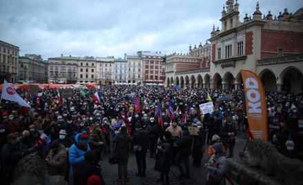 Kraków, manifestacja przeciwko nowelizacji ustawy o radiofonii i telewizji