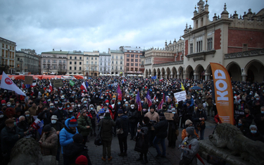 Kraków, manifestacja przeciwko nowelizacji ustawy o radiofonii i telewizji