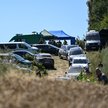 Służby w miejscu upadku rakiety w okolicach miejscowości Tarnawa-Kolonia