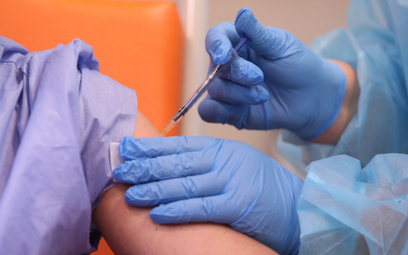 Oszuści wyłudzają dane i pieniądze metodą „na szczepionkę”