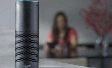 Amazon próbuje rozwiązać problemem spontanicznie śmiejących się głośników Echo