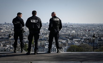 Francja: Policjanci będą mogli nosić broń po służbie