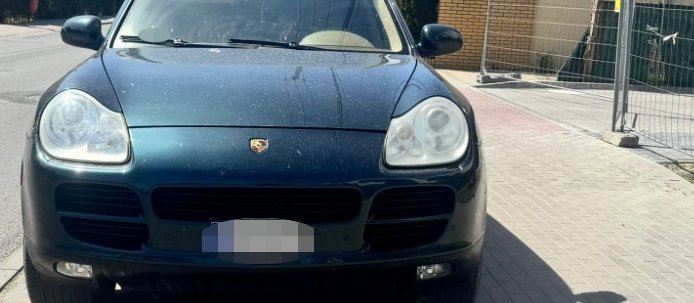 Pijany kierowca Porsche wiózł dzieci i uciekał przed policją. Straci samochód