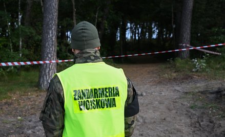 Zgłoszenie o natrafieniu przez osobę postronną na obiekt przypominający drona wpłynęło do służb we w