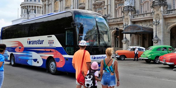 Sankcje uderzają w turystykę Kuby. Sieci zamykają hotele, li