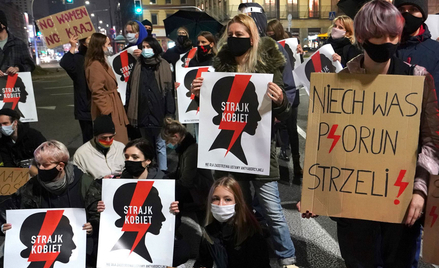 Dąbrowska: Niewidzialne ręce kontra święte okopy