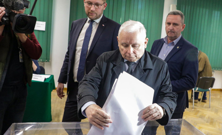 Jarosław Kaczyński głosuje w wyborach samorządowych