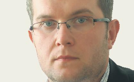 Dawid Błaszczyk, KBC Securities