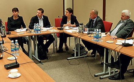 Uczestnicy debaty „Rzeczpospolitej” i Polskiej Izby Firm Szkoleniowych (od prawej) Paweł Chorąży z M