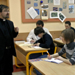 Sondaż: Kto powinien płacić za lekcje religii w szkole? "Państwo" - odpowiadają wyborcy PiS i PSL