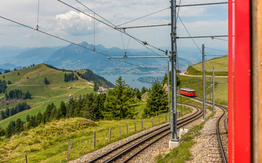 Atrakcja dla pasażerów. Szwajcarski wagon panoramiczny w pociągu do Przemyśla