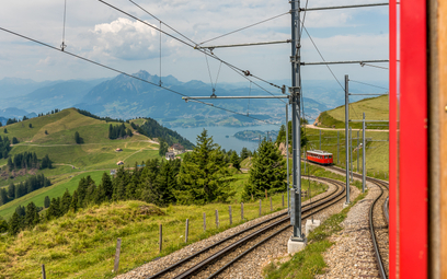 Atrakcja dla pasażerów. Szwajcarski wagon panoramiczny w pociągu do Przemyśla