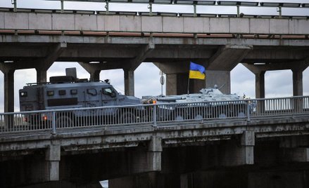 Kijów: Mężczyzna na moście groził jego wysadzeniem. Aresztowany po dwóch godzinach