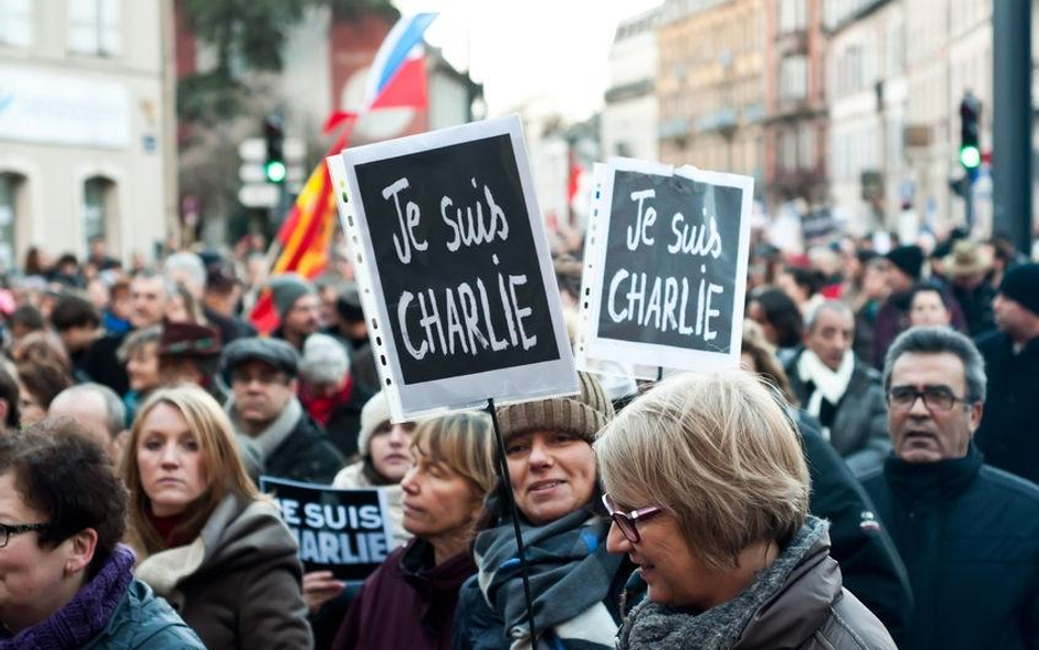 Po ataku na Charlie Hebdo symbolem solidarności z redakcją stało się hasło "Je suis Charlie"