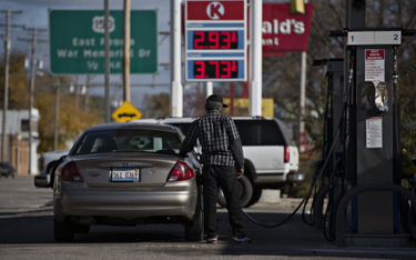 USA: taniejące paliwo pobudza gospodarkę