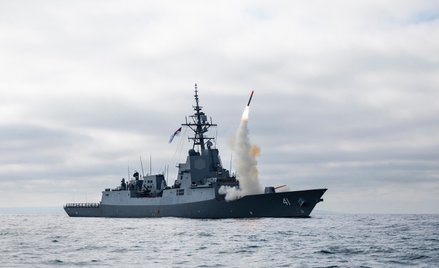 HMAS Brisbane odpala pocisk systemu Tomahawk u zachodniego wybrzeża USA
