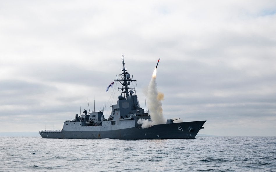 HMAS Brisbane odpala pocisk systemu Tomahawk u zachodniego wybrzeża USA