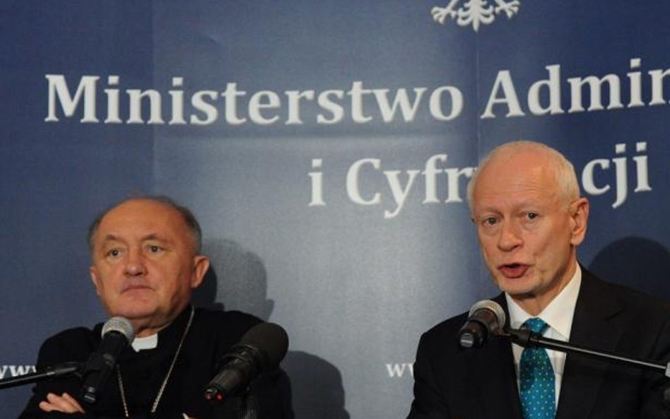 Do porozumienia biskupów z rządem jeszcze daleko, choć po spotkaniu kard. Kazimierza Nycza i ministr