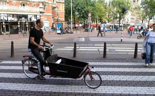 Rowery cargo służą do przewożenia towarów, a czasem też dzieci
