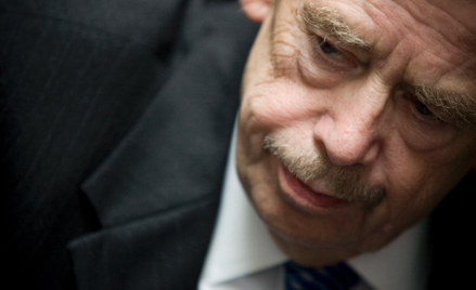 Pisarze do Klausa: prosimy o respekt dla Havla