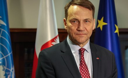 Minister spraw zagranicznych Radosław Sikorski podczas konferencji prasowej w Stałym Przedstawiciels