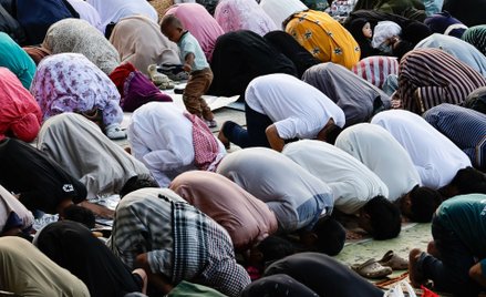 Modlitwa muzułmanów, zdjęcie ilustracyjne