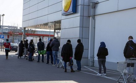 Duże sklepy dostają w kość. Chaos po zaostrzeniu przepisów