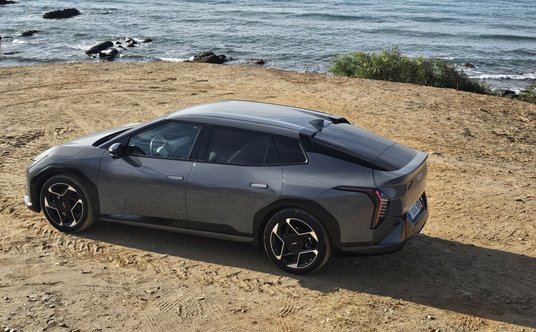 Kia EV4 z nadwoziem fastback