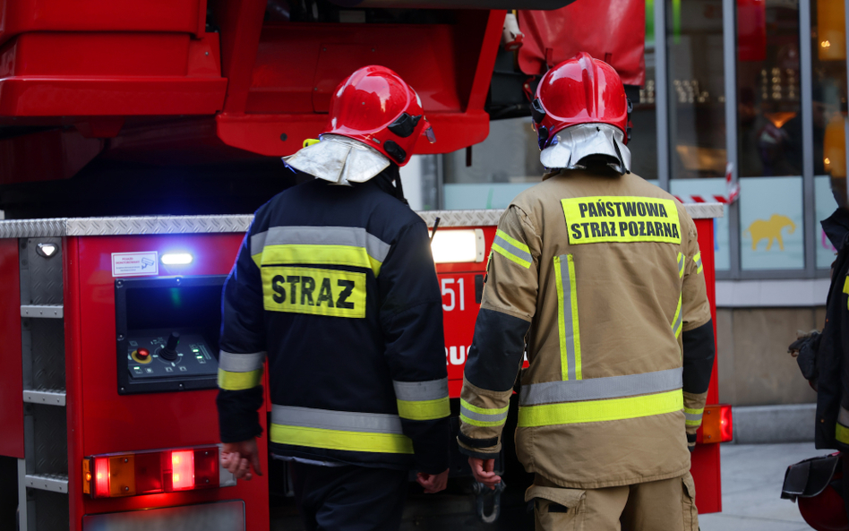 Klienci i pracownicy galerii handlowej w Krakowie ewakuowani. Wybuchł pożar