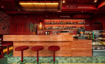 Wnętrza nagrodzonej restauracji to dzieło warszawskiej pracowni NOKE Architects.
