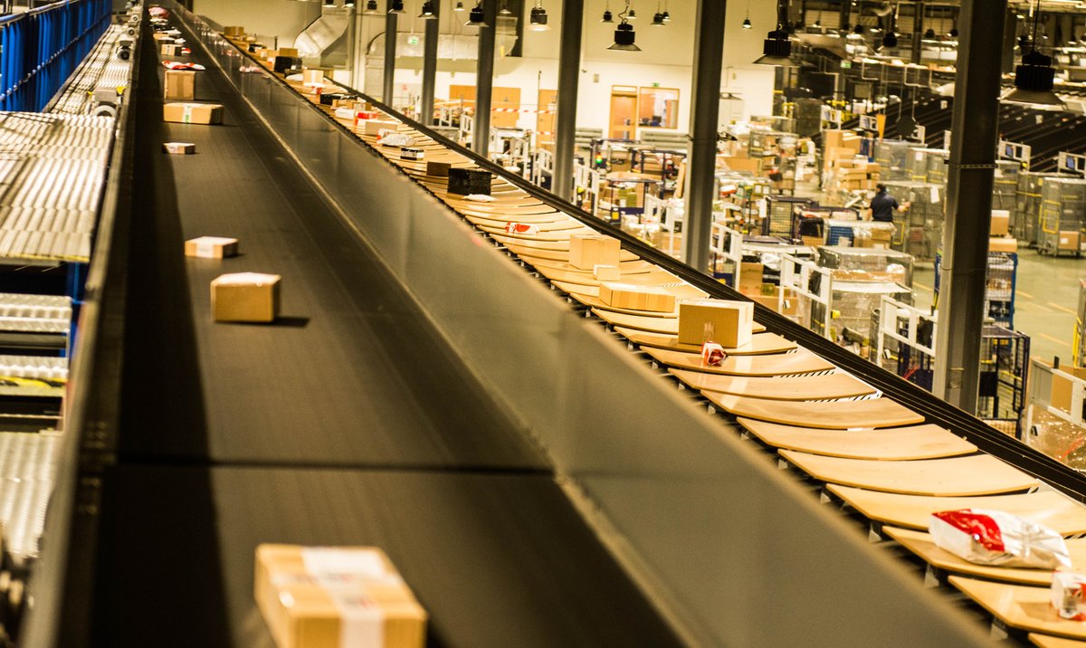 Poczta na równi pochyłej. Państwowy moloch ma problem