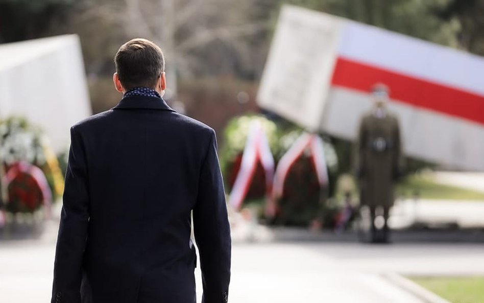 Premier wspomina katastrofę smoleńską. „Próba zastąpienia ludzi o takim etosie prawie niewykonalna”