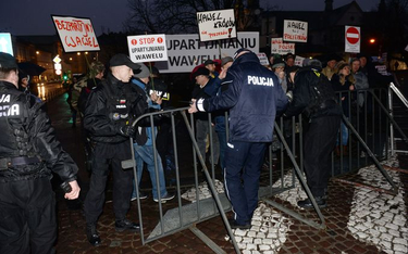 Demonstracja przed Wawelem