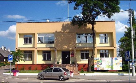 Budynek starostwa w Sejnach. Radni opozycji założyli klub "Radni gorszego sortu"