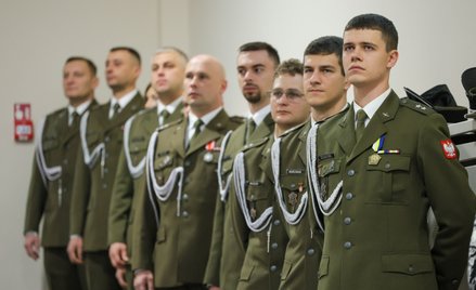 Obecnie w polskim wojsku służą tylko żołnierze zawodowi i ochotnicy. Czy to powinno się zmienić?