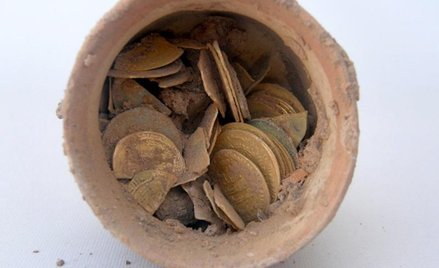 W oazie Fajum badanej przez Polaków znaleziono także starożytne i średniowieczne monety / W. Godlews