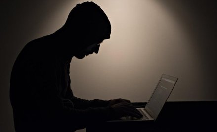 Więcej internautów korzysta w Polsce z sieci niż ogląda telewizję – wynika z nowych badań.