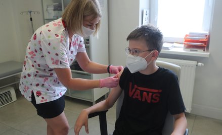 Szczepienia dzieci od 12. roku życia ruszyły w czerwcu.  Młodsze są szczepione od połowy grudnia