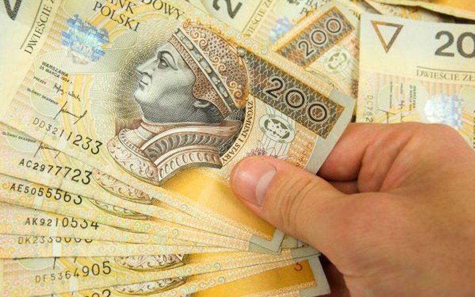 Biura niechętnie zwracają pieniądze
