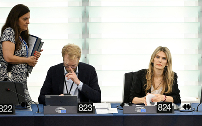 Była wiceprzewodnicząca Parlementu Europejskiego Eva Kaili (z prawej), główna bohaterka afery Katarg