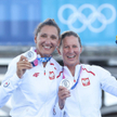 Jolanta Ogar (z lewej) i Agnieszka Skrzypulec z medalami