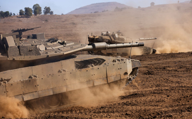 Izraelskie czołgi w pobliżu granicy