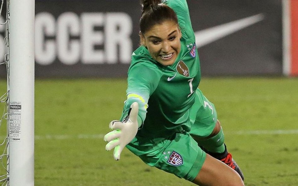 Bramkarka reprezentacji USA Hope Solo jako jedyna zdobyła dzięki futbolowi sławę w ojczyźnie